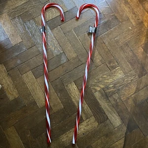 Bastón de caramelo de plástico 32 pulgadas de alto decoración de Navidad decoración de interiores/exteriores X 2 - Imagen 1 de 6