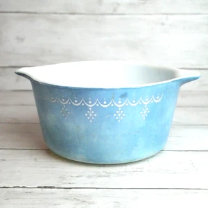 Vintage Pyrex Blue Garland Snowflake Casserole 1 QT #473 Ovenware - Picture 1 of 9