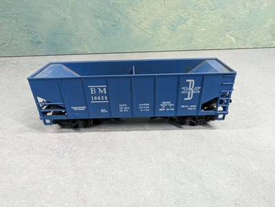 USED Tyco HO Scale 2 Bay Operating Hopper Boston and Maine BM #10056 - Image 1 of 4