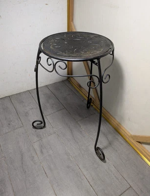 Antiguo soporte para plantas de pedestal redondo de hierro forjado con tapa giratoria giratoria Foto 1 de 4