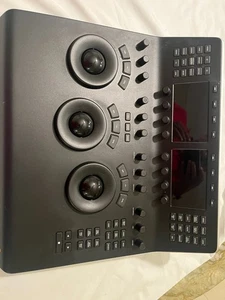 Blackmagic DaVinci Resolve Mini Panel (hardly used). Looks in Great Condition - Picture 1 of 4