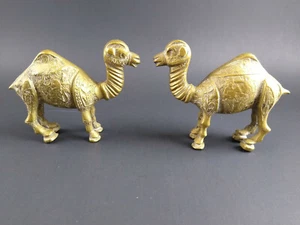 Juego de 2 figuras de animales camellos de latón vintage - Imagen 1 de 8