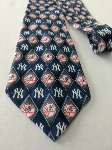NEW YORK YANKEES Silk Necktie by Eagle Neckwear Baseball MLB Cover
