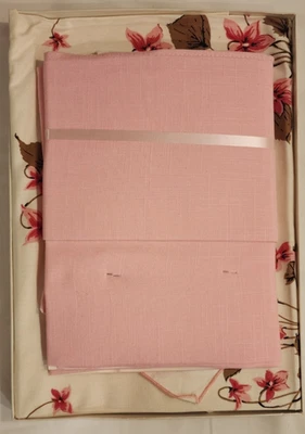 Vintage - Stevens Simtex Gift Set - Red GAIETY - Table Cloth, 4 Napkins in Box - Image 1 of 4