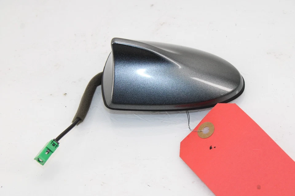 Antena de teto Infiniti Q60 (KAD) 2020-2022 OEM NH84 - Imagem 1 de 4