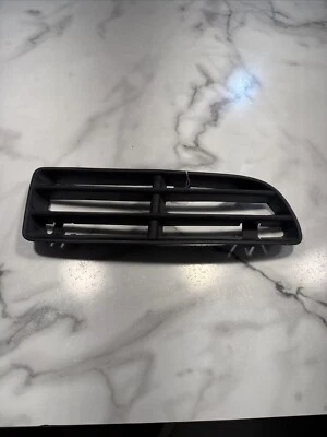 PARAGOLPES INFERIOR DERECHO VOLKSWAGEN JETTA 1999-2005 NEGRO OEM 1J5853666 Foto 1 de 4