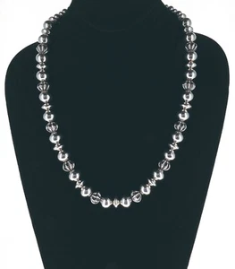 Collar de cuentas de plata esterlina hecho a mano por el artista navajo Bryan Joe - Imagen 1 de 4