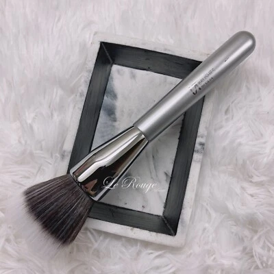 IT cosmetics Ulta #126 Airbrush Blurring Powder Brush New *Huge Stippling - Image 1 of 3
