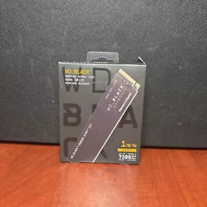 WD_BLACK SN850X NVMe SSD interno, 1 TB - WDBB9G0010BNC-WRWM (9391) - Foto 1 di 3