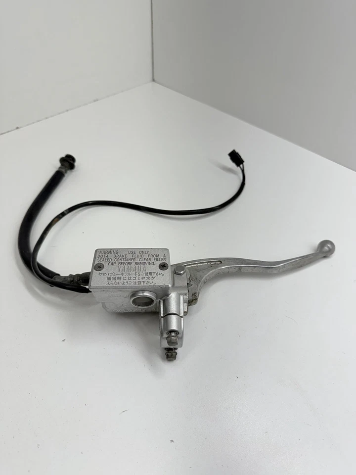Interruptor de cilindro maestro de freno delantero Yamaha Raptor 660 R 2001 OEM Foto 1 de 4
