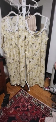 Only Necessities Yellow Gray White Cabbage Rose 2-Pc. Peignoir Set 2X  (26/28) - Image 1 of 4