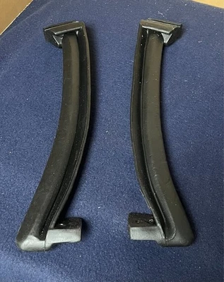 Corvette softtop rear vertical Weatherstrip (L&R) - 1986-96 - NOS  10273003 3004 - Image 1 of 4