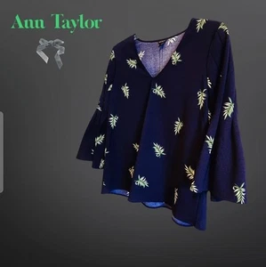 Ann Taylor Kurzarm Bluse V-Ausschnitt dunkelblau gelb Blatt-Design Größe Large neu - Bild 1 von 4