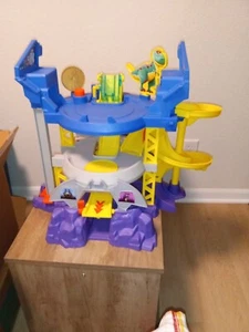 Fisher-Price DC Batwheels Toy Car Race Track Playset - Launch & Race Batcave Toy - Picture 1 of 3
