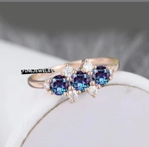 1.5 cts Lab-Created Alexandrite Round Shape Halo Ring in 14K Yellow Gold - Picture 1 of 8