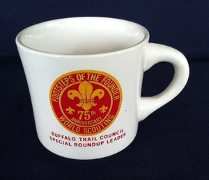 De colección. Taza Boy Scout 75 Aniversario Pasos del Fundador Buffalo Trail Council - Imagen 1 de 3