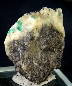 NATURAL EMERALD -320 Carats Natural Emerald Mineral, Feldspar Pakistan, (CV-9), - Bild 1 von 6