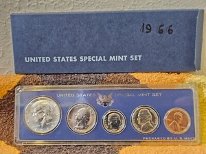 1966 United States Special Mint Set Coins in Whitman Plastic Holder - Picture 1 of 2