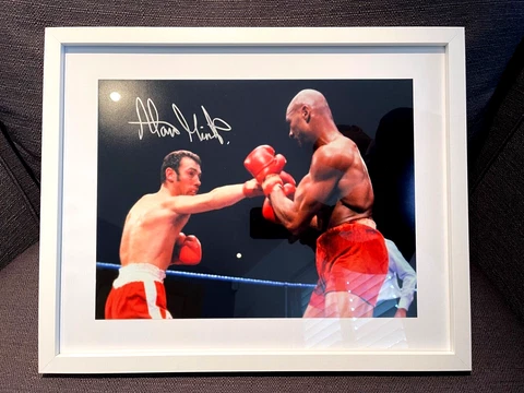 Undisputed World Boxing Champion - Alan Minter - 100% Hand Signed Photo & COA Cover
