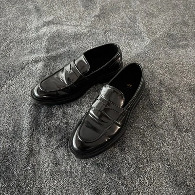 Mocasines brillantes H&M negros EE. UU. para hombre 8,5 Foto 1 de 4