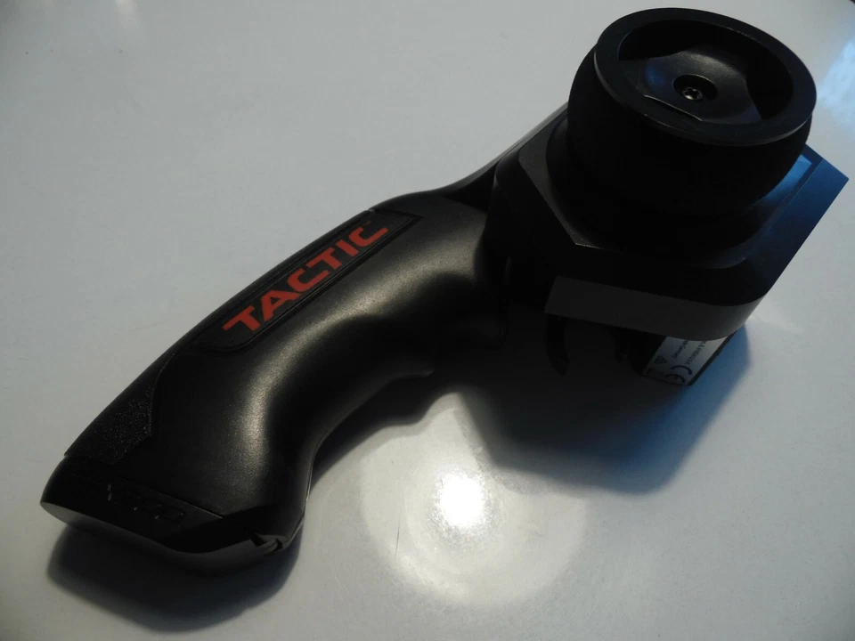 Emetteur TACTIC 2.4 Ghz  AXIAL YETI JR score trophy truck 1/18 - Photo 1/1