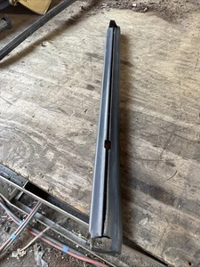 Range Rover Classic Drivers Side Rear Window Door Seal - Picture 1 of 3