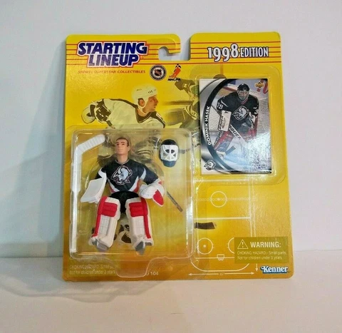 1998 - HASBRO - STARTING LINEUP -DOMINIK HASEK - SABRES - FIGURE AND CARD Cover