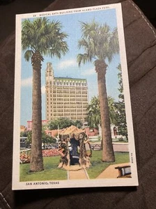 San Antonio Texas~Edificio de Artes Médicas de Alamo Plaza Park~Postal vintage - Imagen 1 de 2