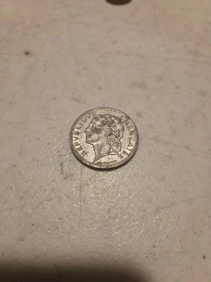 Moneda de cinco 5 francos República Francesa 1945 FRANCIA SEGUNDA GUERRA MUNDIAL Foto 1 de 2