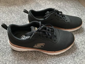 Sketchers Women’s Flex Appeal Trainers, black and gold, size 4 UK - Picture 1 of 11