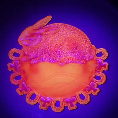 Geraldine Red Slag Glass 7.5" LUCKY BUNNY RABBIT PLATE Westmoreland Summit - Image 1 of 4