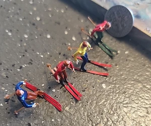 Walter Merten Miniatur Kunststoff 4 Skifahrer 1950 in Berlin Germany OVP - Bild 1 von 12