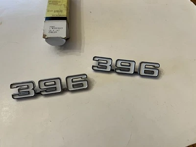 Par de emblemas 1969 Camaro 396 SS gm# 3953629 Nos gm Foto 1 de 4