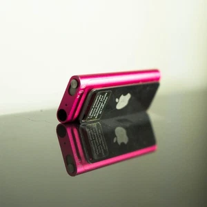 Apple iPod Shuffle 3rd Generation A1271 (2GB) Pink - Picture 1 of 8