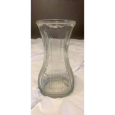 Винтажная ваза из прозрачного стекла Hoosier с расширяющимися песочными часами высотой 9 дюймов в стиле Anchor Hocking - Изображение 1 из 2