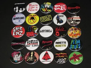 Verschiedene 80er New Wave Buttons/Pins 25er Set B - Bild 1 von 2