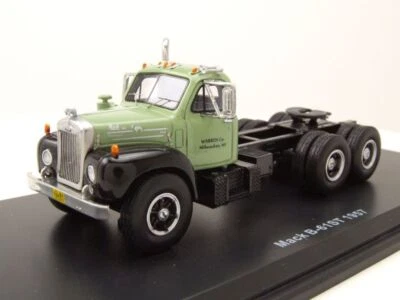Mack B-61ST Trattore 1957 Verde Chiaro/Nero Modellino 1:64 Neo Scale Models - Immagine 1 di 4