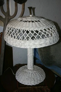 VTG ANTQ WHITE WICKER TABLE LAMP LIGHT EDWARDIAN VICTORIAN SHABBY CHIC BUNGALOW - Picture 1 of 6