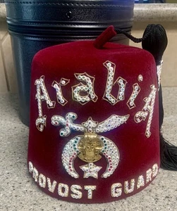 Vintage D Turin Co Masonic Shriner Fez Hat Arabia Provost Guard w/ Case & 2 Pins - Picture 1 of 10