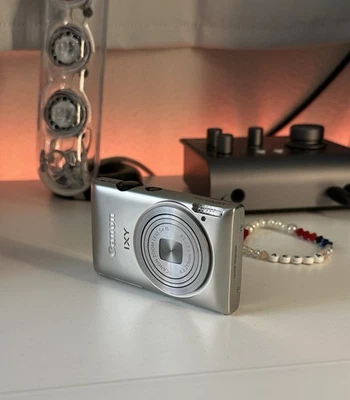 Canon IXY 410F/ELPH 300 HS/IXUS 220 HS Digital Compact Camera Mint Condition - Image 1 of 4