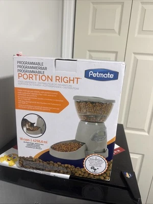 Alimentador programable derecho para perros y gatos Petmate Portion Foto 1 de 4