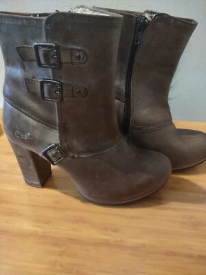 CAT Caterpillar Sz 7 Shontelle T-1035 Boots 3.5 " Heels Brown Taupe Zip Buckle - Image 1 of 4