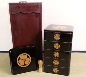 Japanese Lacquer Wooden 5 Tiered Boxes Jubako Golden Samurai Crest Makie MA113 - Picture 1 of 24