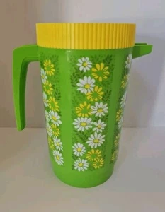 Vintage ALLADINWARE Green w/Yellow White Daisies Retro 2-1/4 Qt Pitcher - Picture 1 of 10