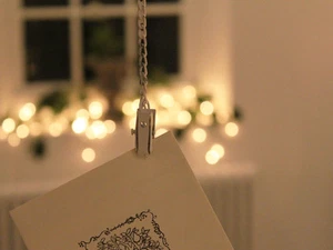 SHABBY ANTIQUE VINTAGE WHITE PEG CHAIN BUNTING DISPLAY CARD CHRISTMAS SUMMER - Picture 1 of 6
