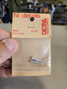 N Scale Detail Associates 8404 Gas Pumps - Bild 1 von 2