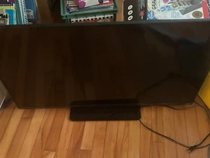 40 inch Vizio TV with a remote - Picture 1 of 3