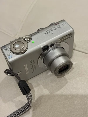 Canon PowerShot Digital ELPH S400 / IXUS 400 4.0MP Digital Camera - Silver - Image 1 of 4