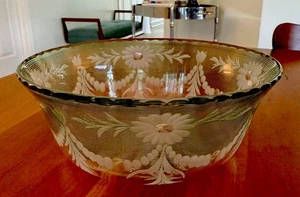 Antique Bohemian Czech Green Etched Glass Bowl – Daisy & Fern Garland, Scalloped - Picture 1 of 15