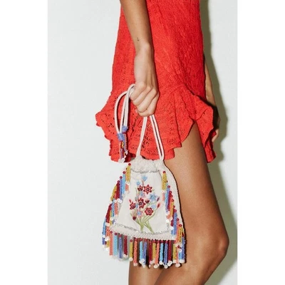 BOLSO CUBO ZARA BORDADO FLORAL Foto 1 de 4